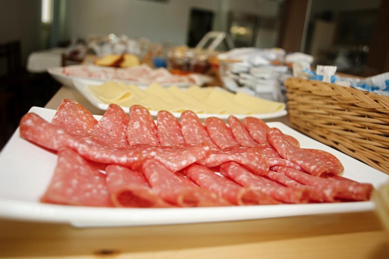 Hotel Serafini Misano Adriatico Εξωτερικό φωτογραφία