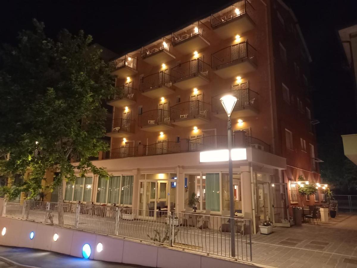Hotel Serafini Misano Adriatico Εξωτερικό φωτογραφία